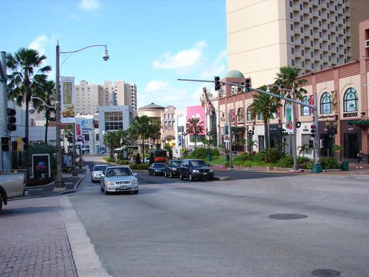 グアムプラザとDFS横の交差点